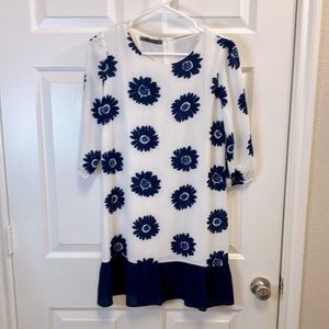 ZARA Basic Lined Mini ~ White with Blue Flowers & Blue Trim on Hem Size Small